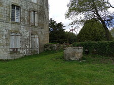 Puits du château de la Boissière , EDERN