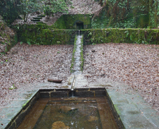 Fontaine et bassin de la carrière romaine de Locuon-Ploerdut