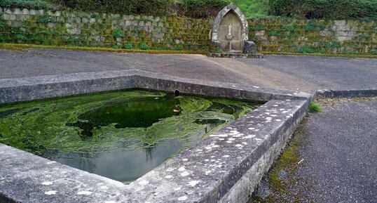 Fontaine et lavoir de Gulvain, EDERN