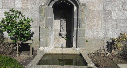 Fontaine de l'église, LANNILIS
