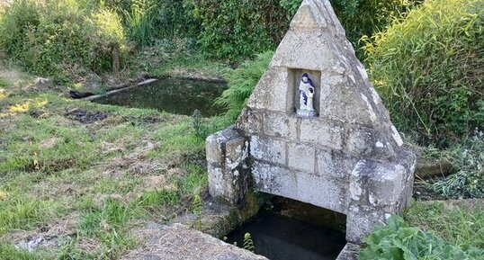 Fontaine et lavoir de Belle Fontaine (Querrien)