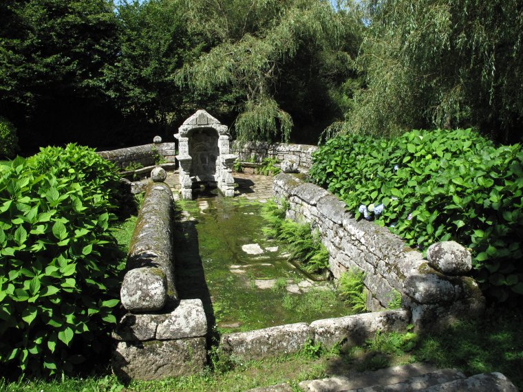 Fontaine de la Trinité Langonnet une des sources de l Ellé